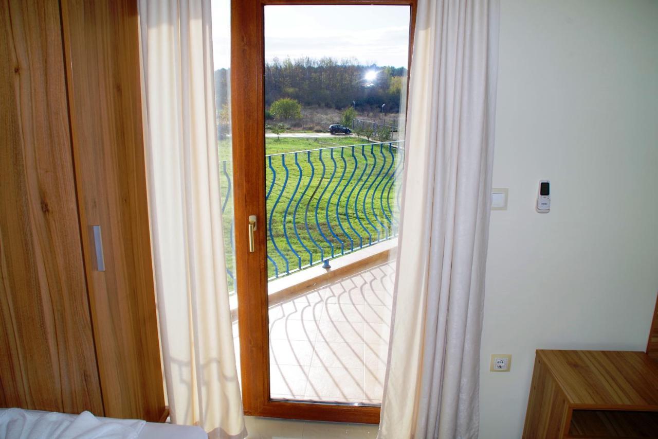 Azura Garden Apartments 체르노모레츠 외부 사진